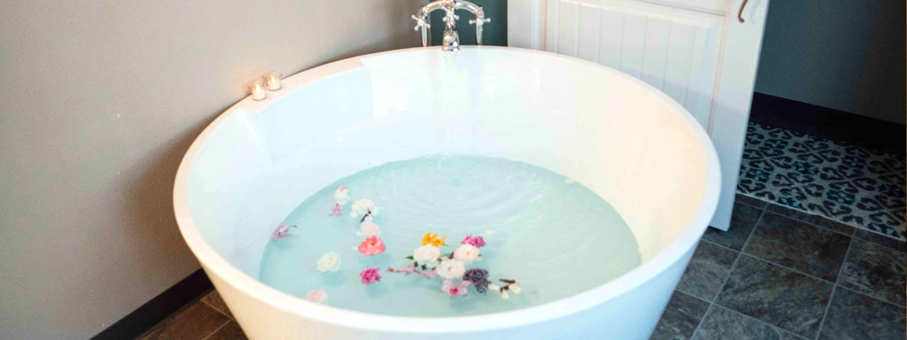 Tub with flowers